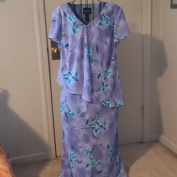 Dress - Picture 2 of 2